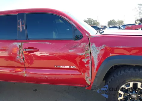2021 Toyota Tacoma Double Cab/Sr/Sr5/Trd Sport/Trd Off Road/Trd Pro z USA, uszkodzony, nr VIN 5TFCZ5AN0MX262902